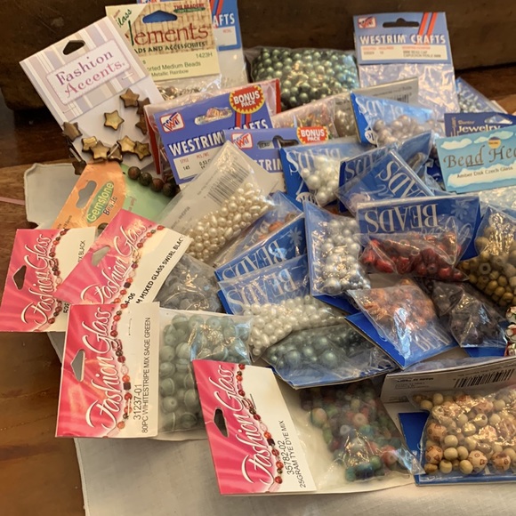 35 packets of beads to create your own custom jewelry. - Picture 6 of 7